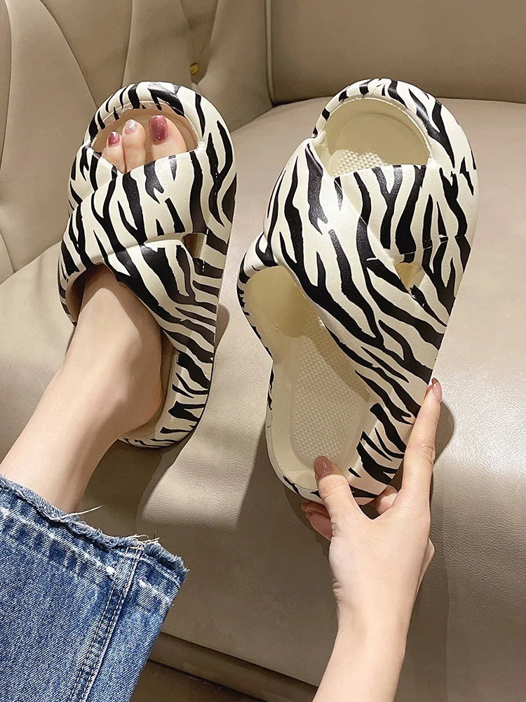 Chinelo Nuvem Zebra