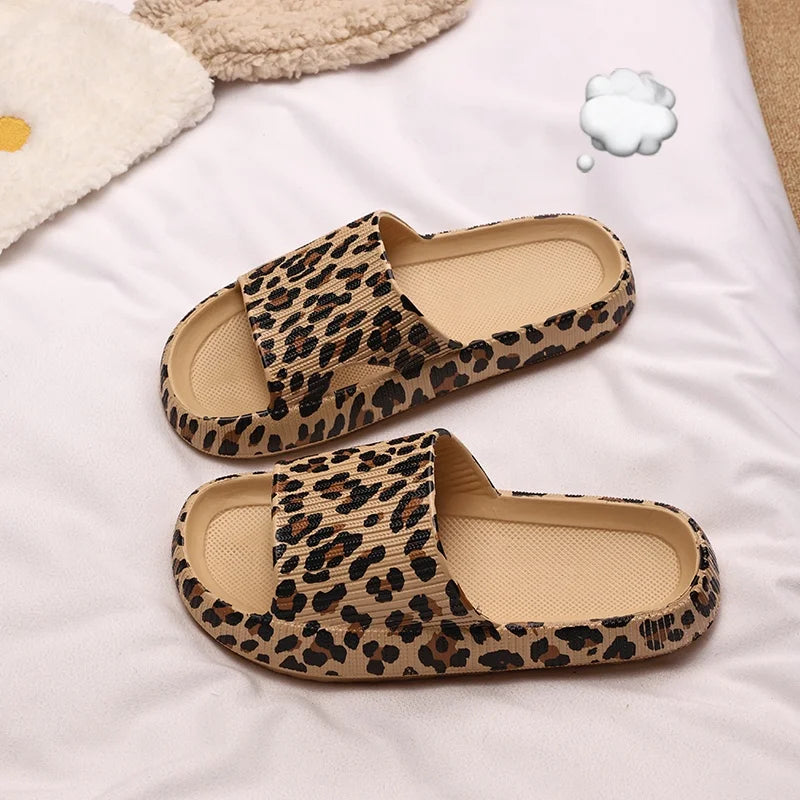 Chinelo Nuvem Oncinha