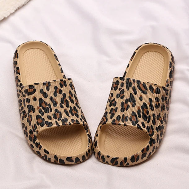 Chinelo Nuvem Oncinha